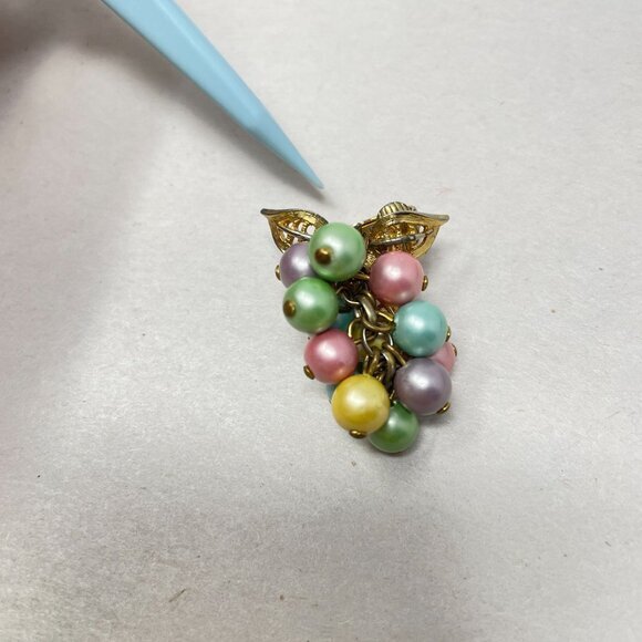 Vintage Pastel Grape Set Clip On‎ Earrings Convertible Brooch Necklace Pendant - Picture 4 of 12
